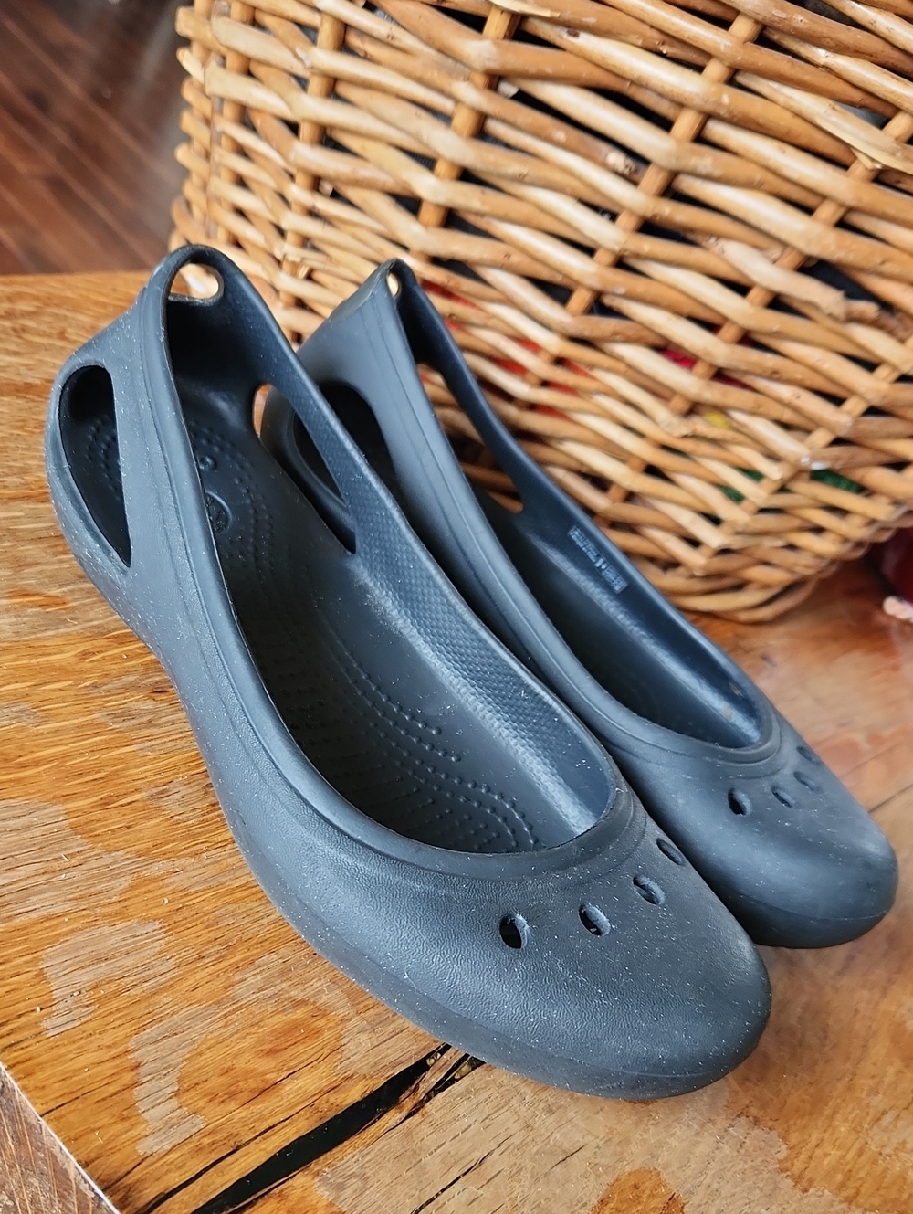 Crocs Black Flats sz 8 Comfy